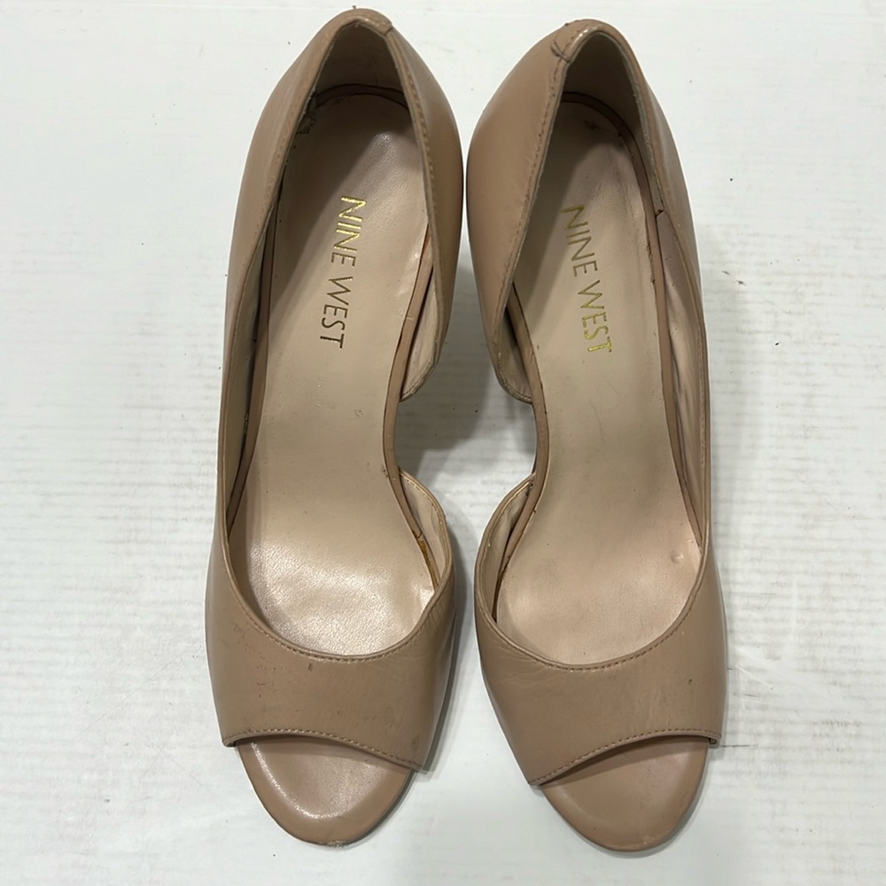 Nine West - 6.5 - nude peep toe pumps